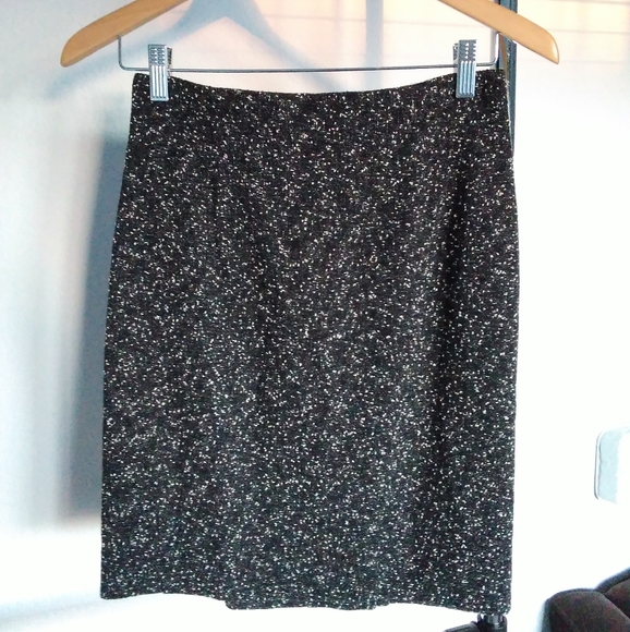 Dana Buchman 2-PC Women's Wool Jacket and Skirt Suit. Jacket Size 6. Skirt size8 - Picture 9 of 15